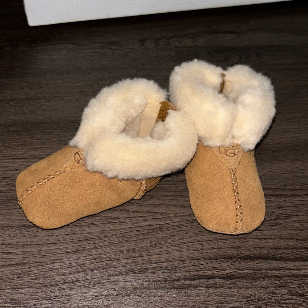 UGG- Suede boots in Chestnut - babies